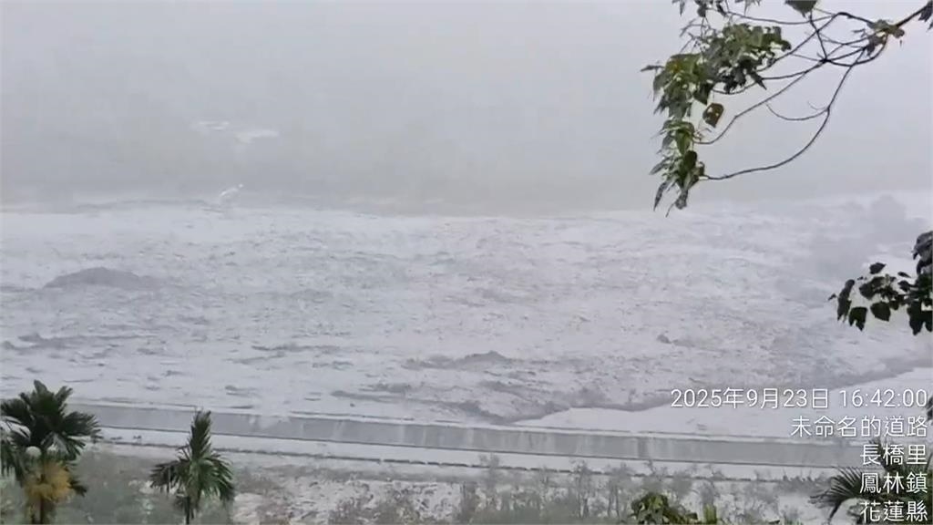 馬太鞍溪堰塞湖溢流沖斷馬太鞍溪橋 下游光復鄉等鄉鎮淹大水