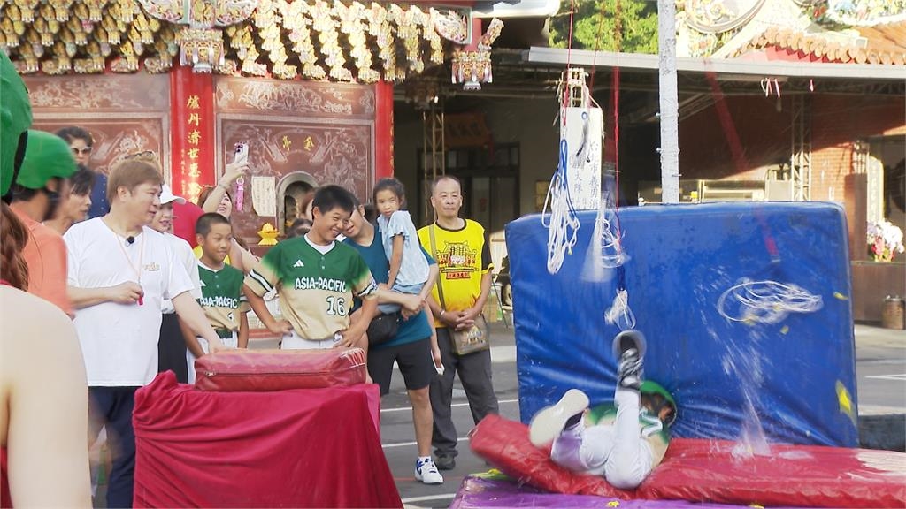 綜藝節目邀「東園國小少棒隊」當嘉賓 闖關遊戲堪比世界比賽