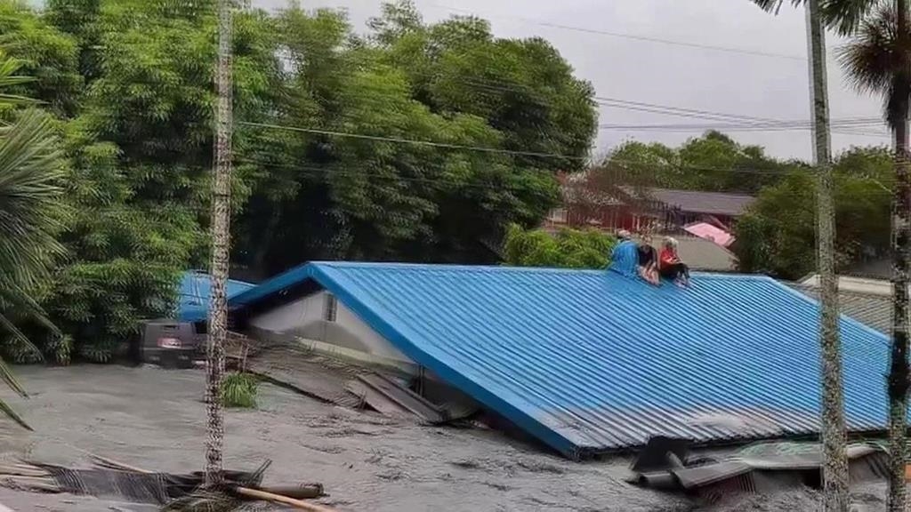 堰塞湖溢流直沖光復鄉！　上百車輛滅頂、已知17死124失聯