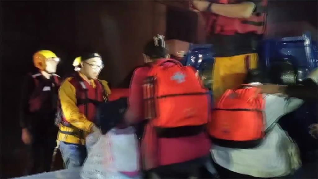 全力搶救! 花蓮光復糖廠設指揮中心 貨車挺進災區送水.送物資.救受困民