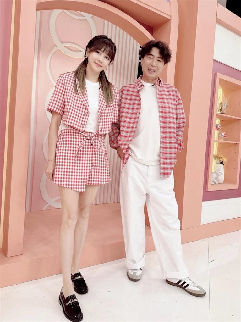 《姊妹亮起來》啦啦隊宜芳前男友阿嬤算命她「生大病」被分手!過得順風順水打破迷信