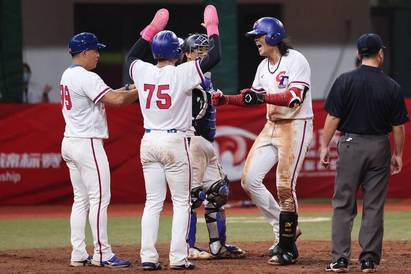 亞錦賽/台灣另類「二刀流」是他!前二軍全壘打王陳敏賜棄投從打轟爆韓國