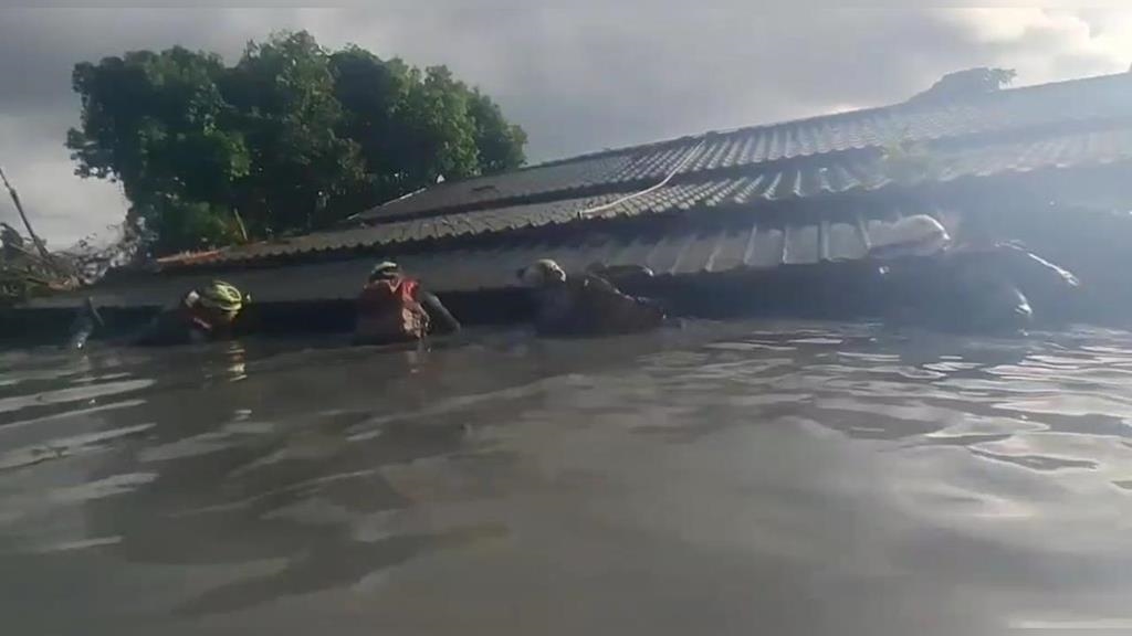「弟弟不要怕！我們救你出去」　屏東勇消徹夜馳援花蓮畫面曝