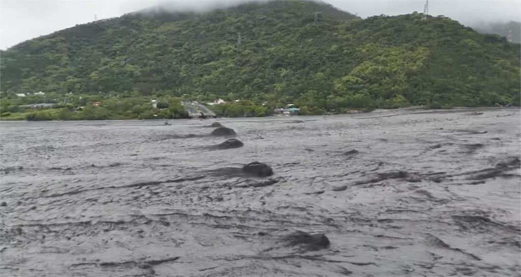 花蓮堰塞湖潰堤「光復鄉一片汪洋」!粉專揭驚人「溢流水量」:半個石門水庫