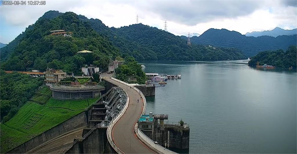 花蓮堰塞湖潰堤「光復鄉一片汪洋」!粉專揭驚人「溢流水量」:半個石門水庫