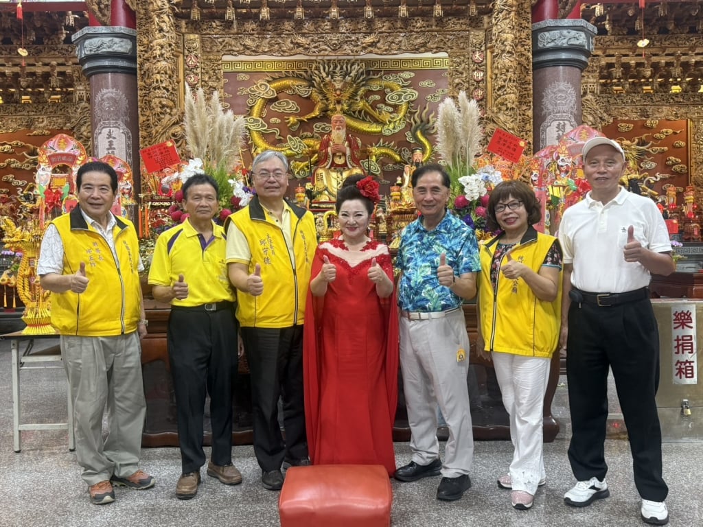 《冰冰Show》收視穩居冠!白冰冰搬節目進宮廟 觀眾「超狂舉動」讓她濕全身