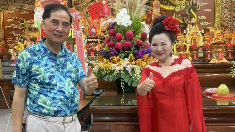 《冰冰Show》收視穩居冠!白冰冰搬節目進宮廟 觀眾「超狂舉動」讓她濕全身