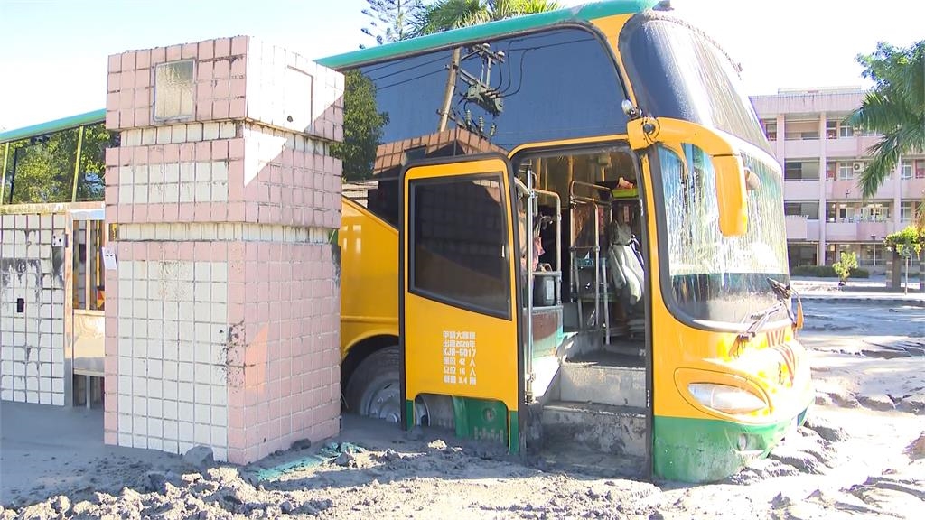 光復國中棒球場「泡泥沙內」全毀　校方估災損高達6千萬元