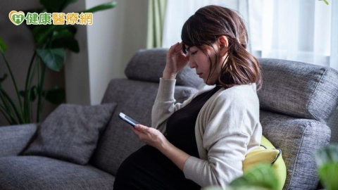 研究：孕婦社群媒體使用量增！負面影片頻繁推送　恐加劇孕期焦慮