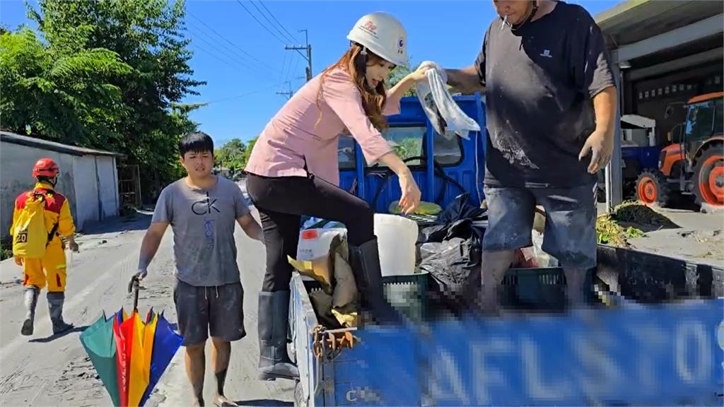 快新聞／花蓮佛祖街再傳溢流　村民急載《民視》記者脫困、重機具也撤