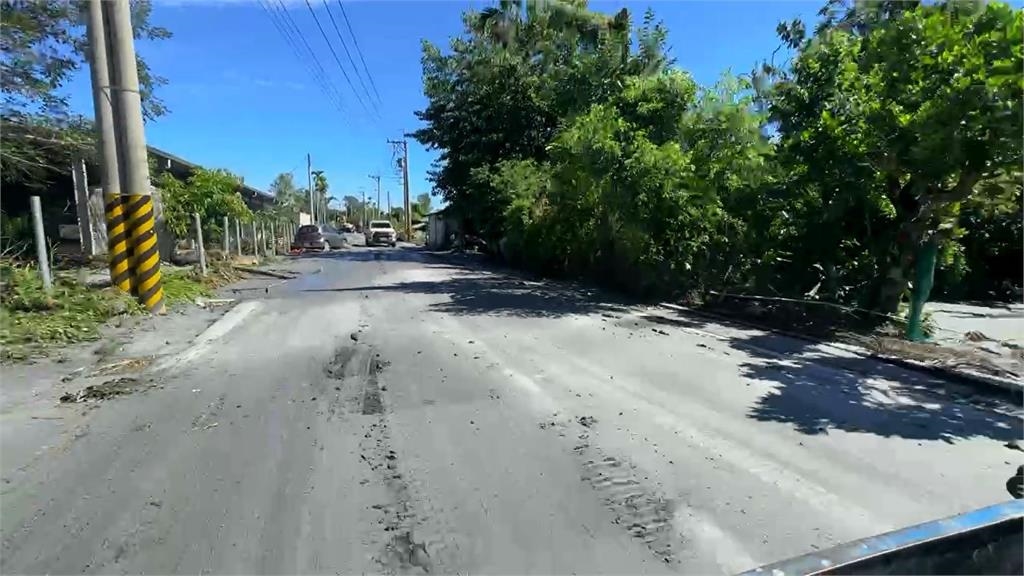 快新聞／花蓮佛祖街傳再溢流　村民急載《民視》記者脫困、重機具也撤