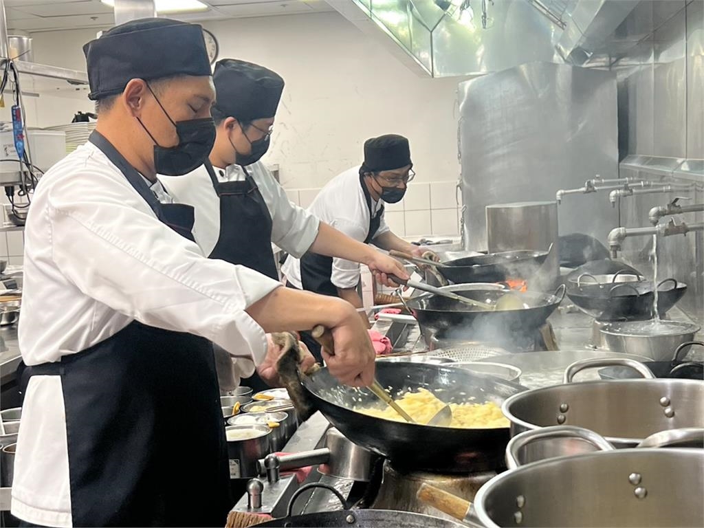 從泥濘中送來熱食 饗賓集團攜手同仁為花蓮光復鄉注入溫暖