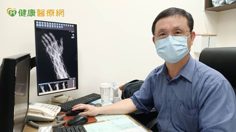 老翁打石膏抓破皮險釀重症!新型科技石膏輕量、透氣、固定佳突破困境