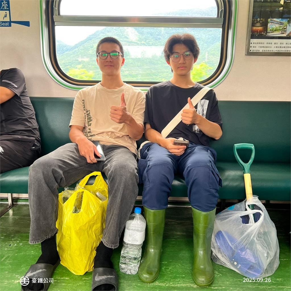 火車上塞滿「救災鏟子超人」全在花蓮光復站下車！震撼片萬人看哭：驕傲的台灣人