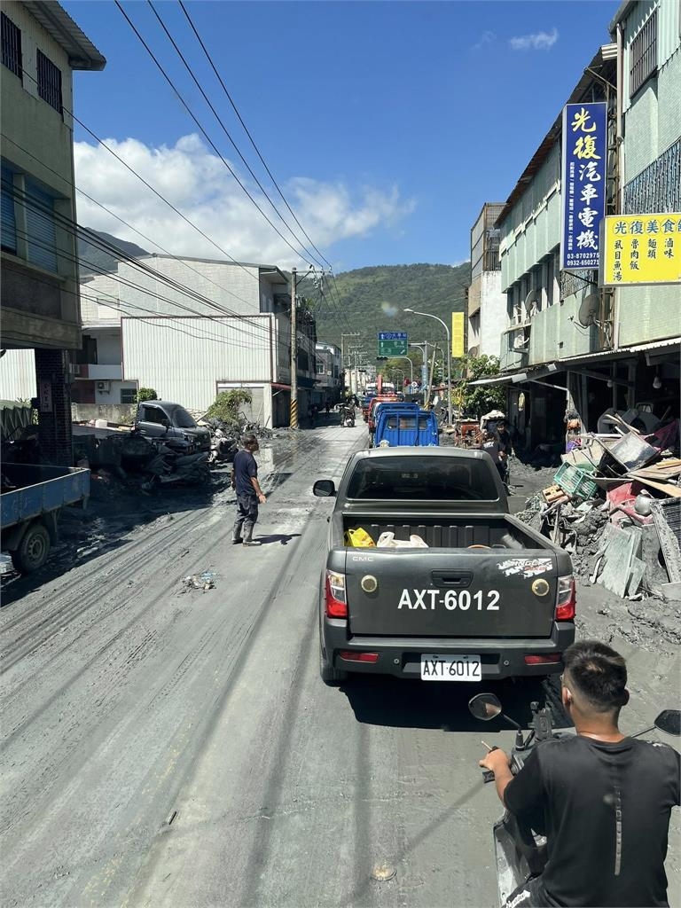 「鏟子超人」塞爆花蓮光復鄉！他請求「1件事」別做：根本無法救災了