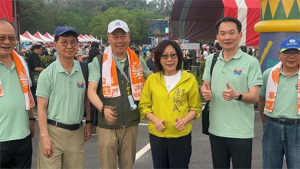 高雄科大教師節健走選戰味濃 藍綠選將到場較勁