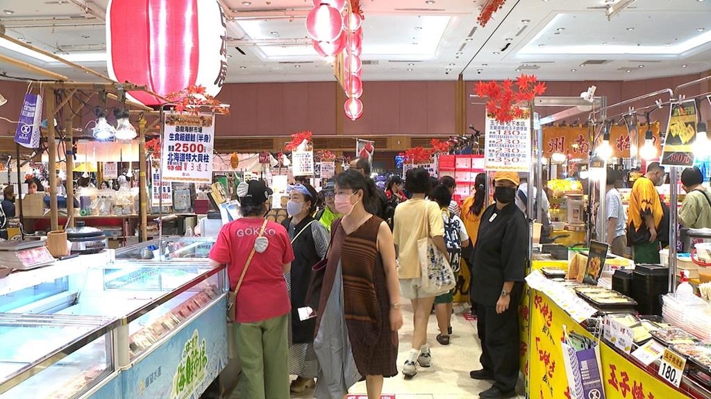 教師節、中秋節連2個連假　百貨日本展吸引大量人潮