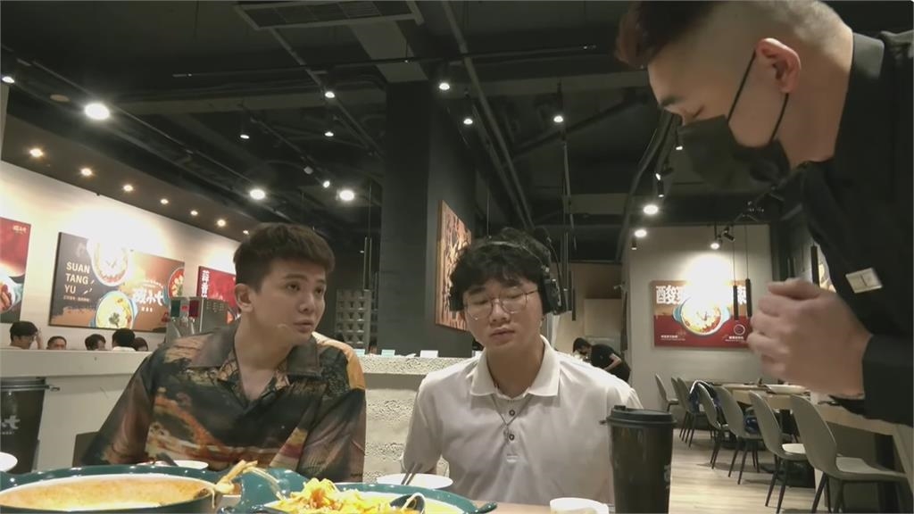 孫生才被起訴又直播鬧事!踢館蹦闆店「捏爆食物、亂丟冰塊」網轟:死性不改