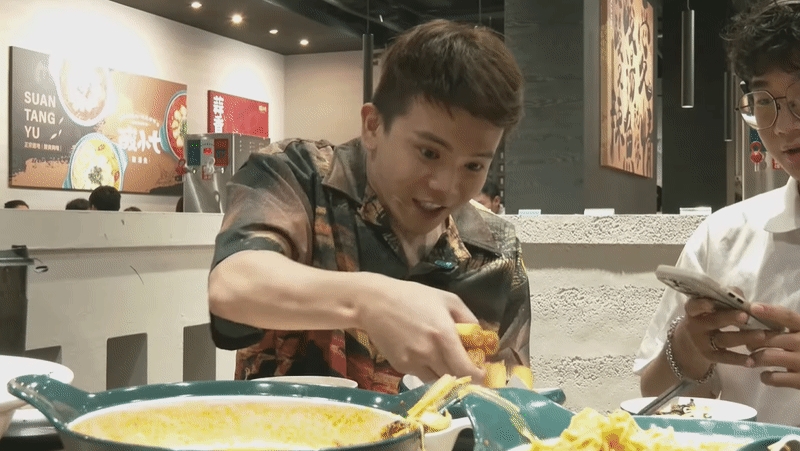 孫生才被起訴又直播鬧事!踢館蹦闆店「捏爆食物、亂丟冰塊」網轟:死性不改