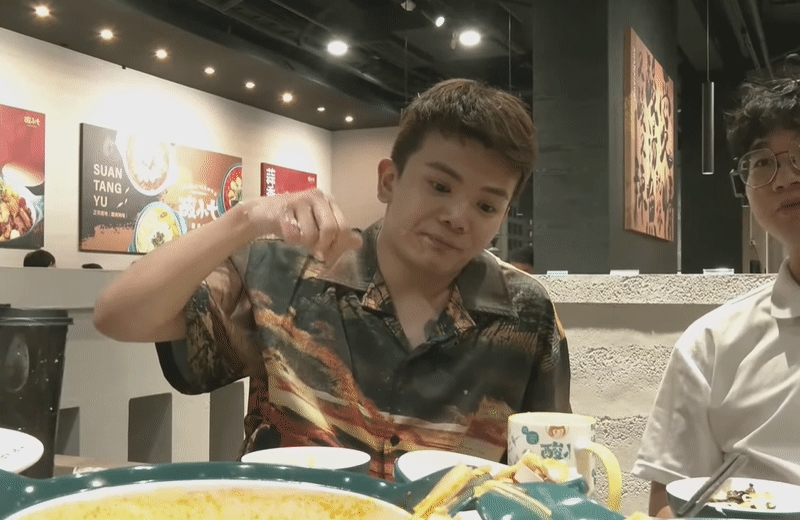 孫生才被起訴又直播鬧事!踢館蹦闆店「捏爆食物、亂丟冰塊」網轟:死性不改