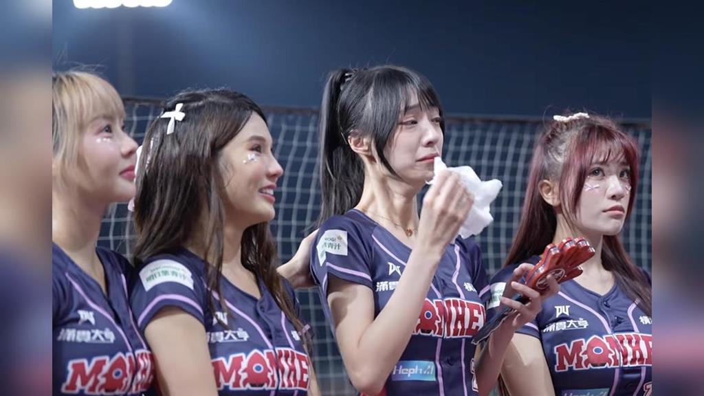啦啦隊(影)／受「富商」緋聞影響決心退隊！樂天「嘎琳」應援最終戰含淚說再見