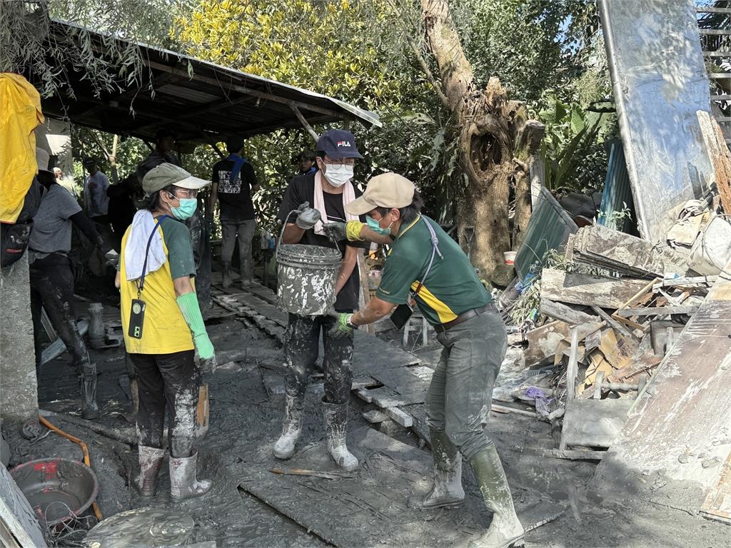 快新聞／逾1500名「鏟子菩薩」深入花蓮救災！　災民感動：人間有愛