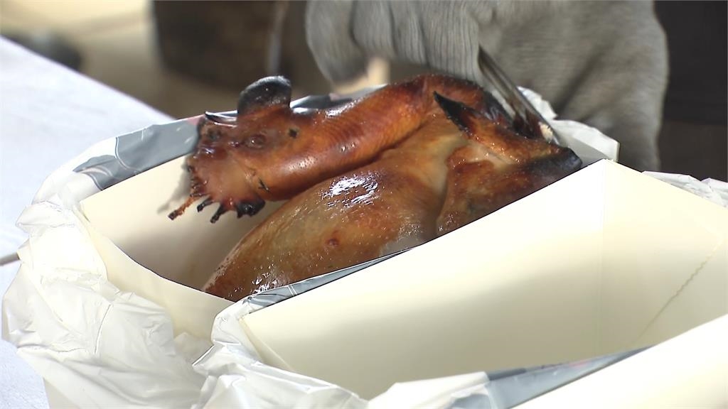 烤雞超人也來了! //「1500隻桶仔雞」災區現烤供應