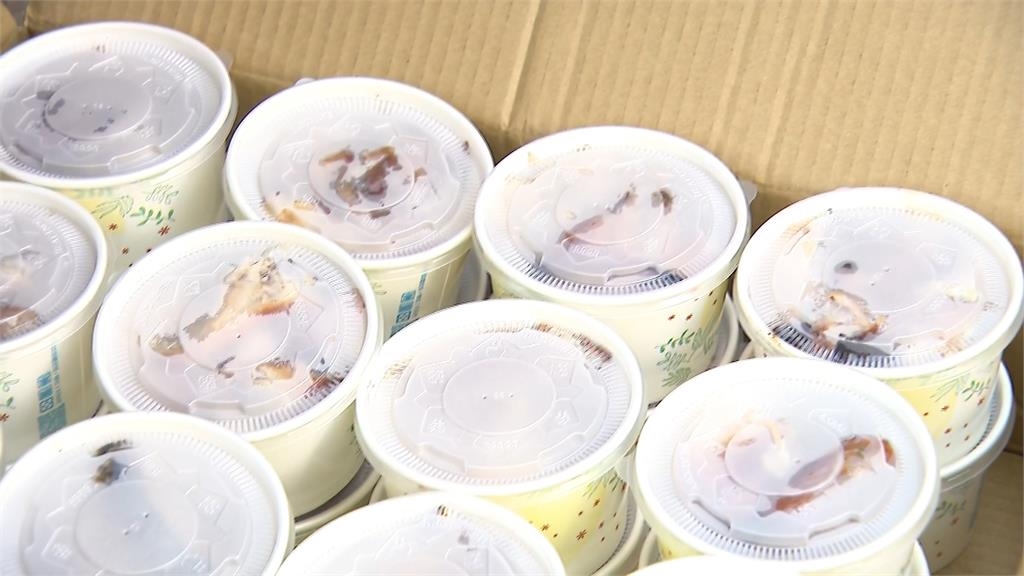 烤雞超人也來了! //「1500隻桶仔雞」災區現烤供應