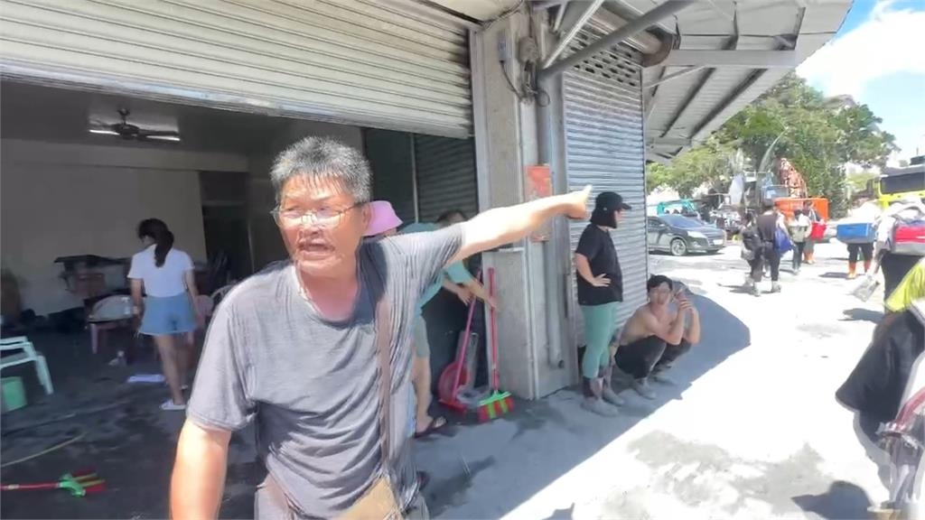 誤傳潰堤嚇壞災民!護理師直闖災區「背影驚見這10字」藏洋蔥:行走天使