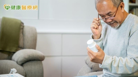 長輩服藥錯誤恐加速失能!藥師揭「5大地雷習慣」