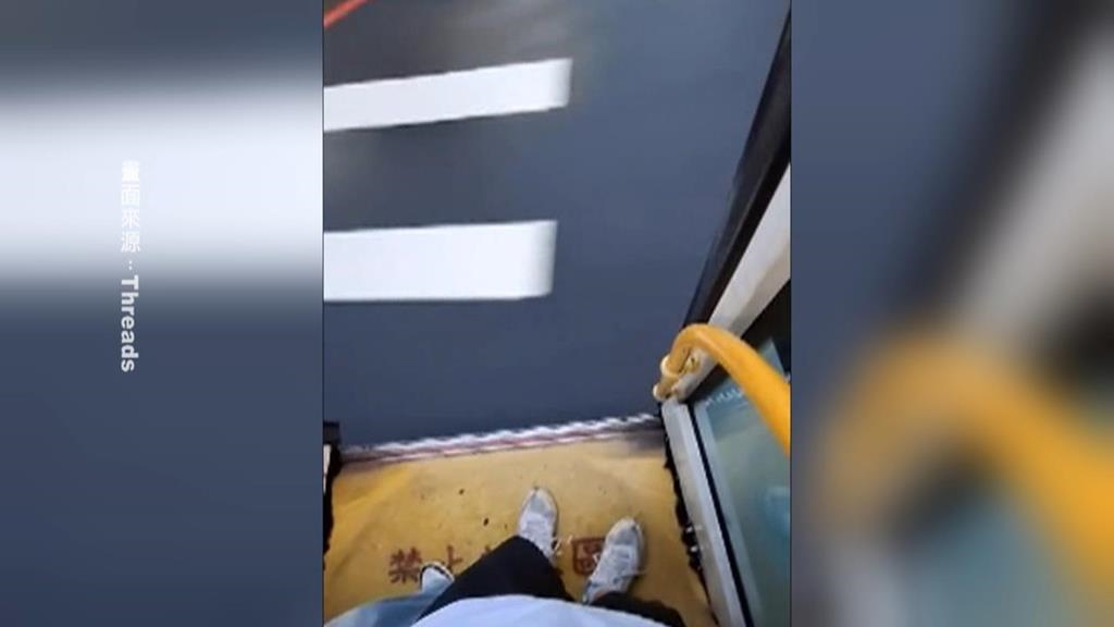 台中交通奇景！　公車行駛中大門敞開　西屯區出現「移動城堡」