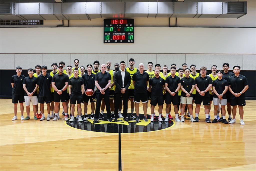 籃球/王董霸氣!豪捐2000萬救援花蓮光復 國王喊新賽季口號還帶全隊當鏟子英雄