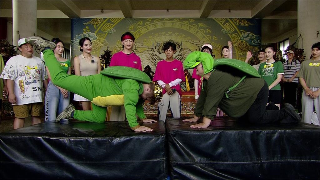 《綜藝大集合》龜王胡瓜PK地方媽媽挑戰猜拳！生涯首勝全場嗨翻