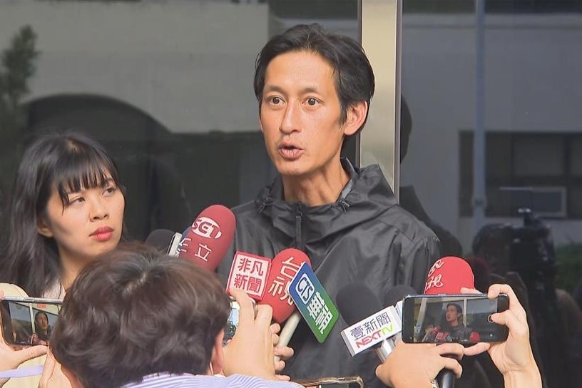 唐治平喪母1年「消瘦乾扁」近況曝！南港遊蕩突揮「左勾拳」嚇壞路人