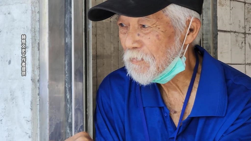 洪水沖入家中「三萬藏書泡湯」！　作家赫恪：當作是一次重生