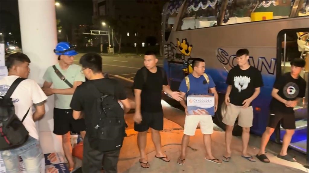 高雄「鏟子超人」助花蓮救災 近60人響應「包2台遊覽車」出發