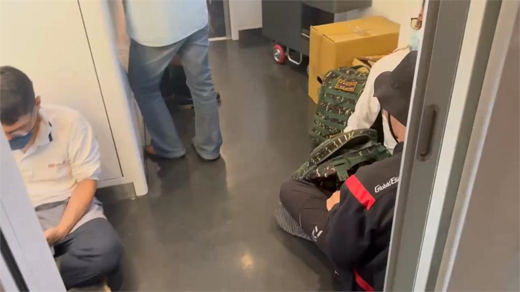 高雄「鏟子超人」助花蓮救災 近60人響應「包2台遊覽車」出發