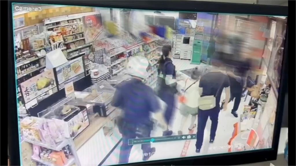 北捷男一腳把通緝犯踢進監獄！白髮阿嬤偷螃蟹夾稱「研究科學」下場GG了