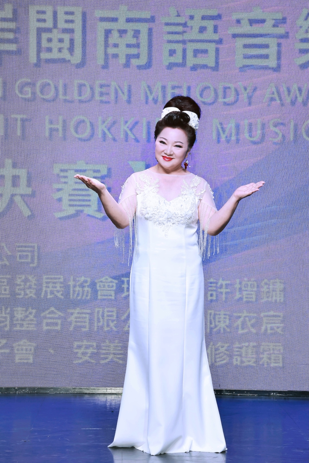 白冰冰隨片登台遭問「這是誰?」 全場零掌聲她認了:沒人認識我