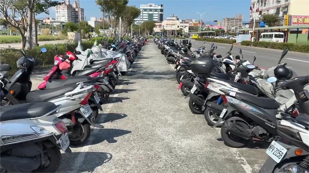 羅東轉運站機車格改自行車 整排機車全被開單一天高達119張
