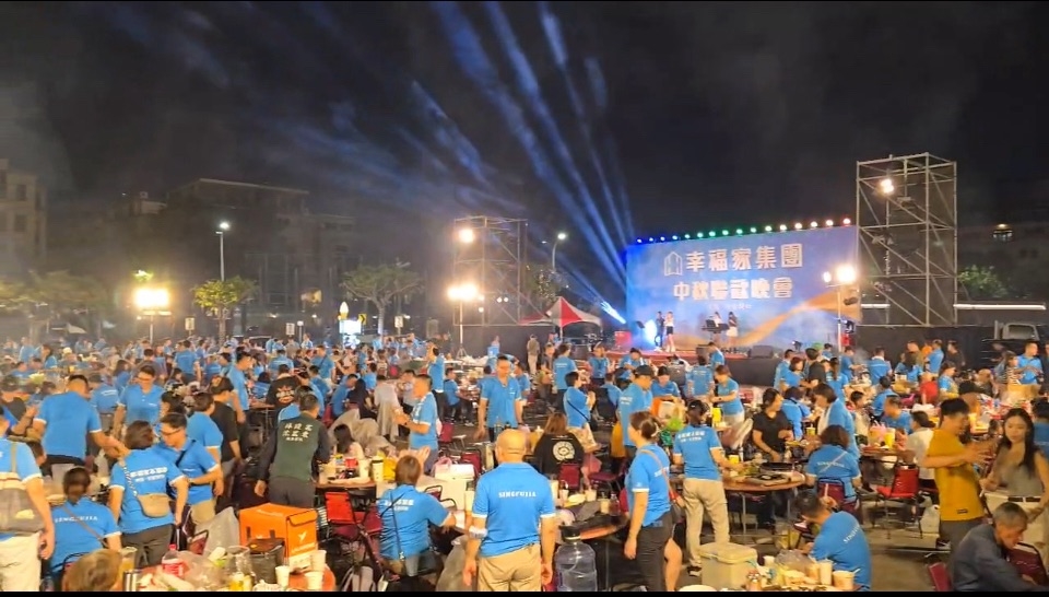 台南公園「嚴禁烤肉、放煙火」　　公司租夜市空地「行動烤肉車」助興