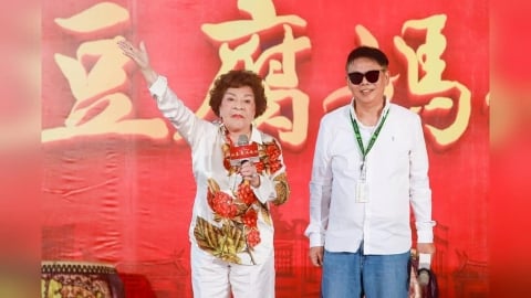 馮凱攜母回歸民視最新八點檔《豆腐媽媽》！88歲周遊大跳「飛龍舞」炸裂全場