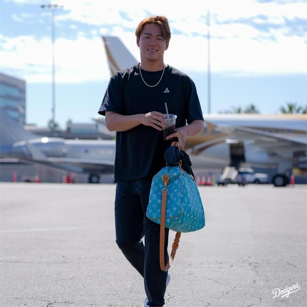 MLB/道奇球星「登機時尚」!山本由伸背LV、大谷翔平、佐佐木朗希運動裝