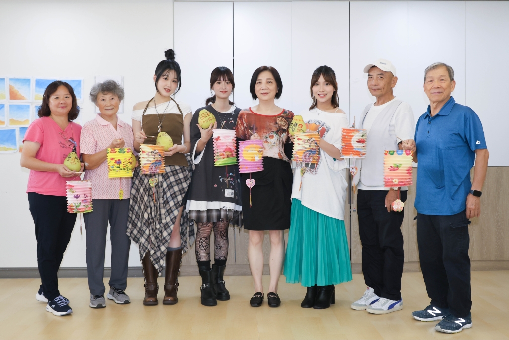 大馬女神陳佩賢揭密「異國中秋」驚喜習俗！攜新秀與長者提燈彩柚共享暖心時刻