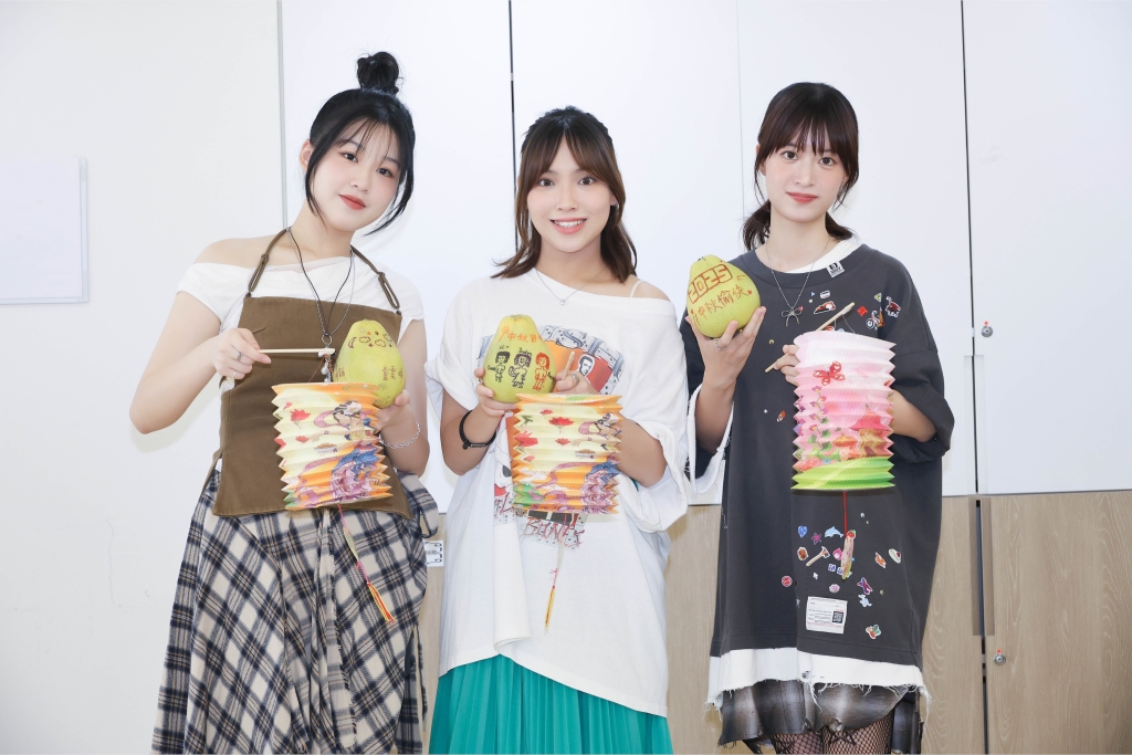 大馬女神陳佩賢揭密「異國中秋」驚喜習俗！攜新秀與長者提燈彩柚共享暖心時刻