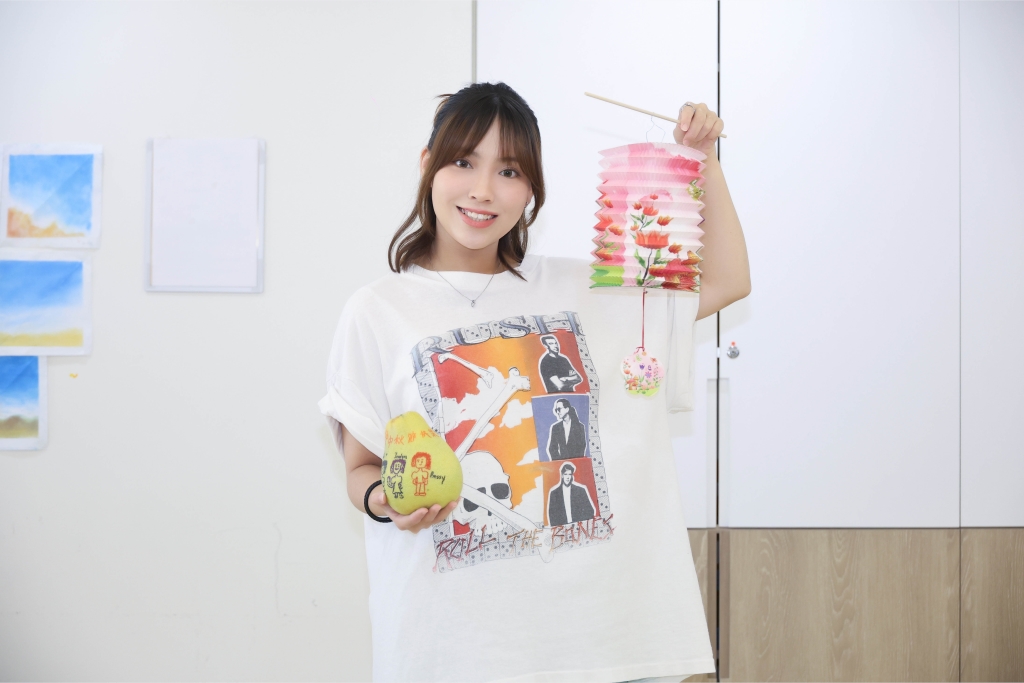 大馬女神陳佩賢揭密「異國中秋」驚喜習俗！攜新秀與長者提燈彩柚共享暖心時刻