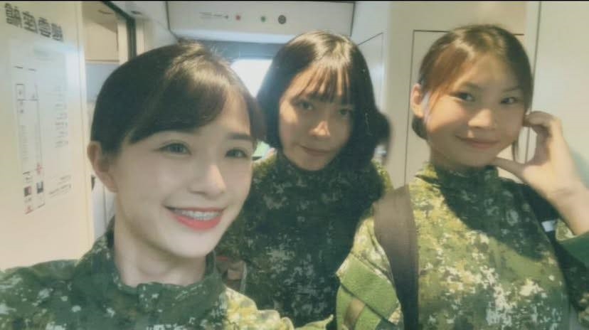 3正妹女兵「全套迷彩」現身花蓮挖土!她喊身為軍人「應做這1事」惹哭全網