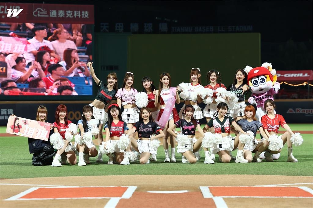 啦啦隊(影)／小龍女琪琪結束應援生涯！弟弟獻唱讓她淚灑天母