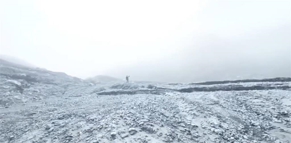 探勘隊「搏命5天」徒步抵達堰塞湖！驚見末日悚景…宛如「太空表面」畫面曝光