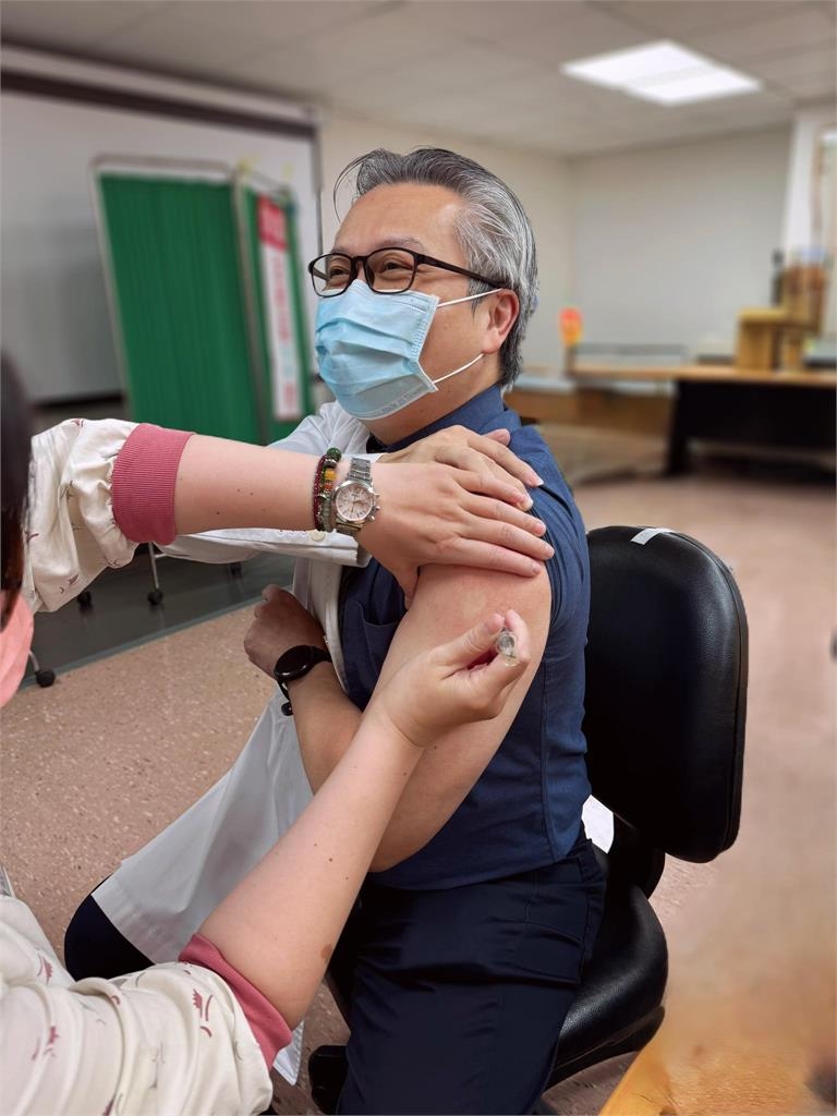 病床阿嬤想請醫護喝珍奶！醫1動作「答謝」下秒她心跳停了感人真相曝